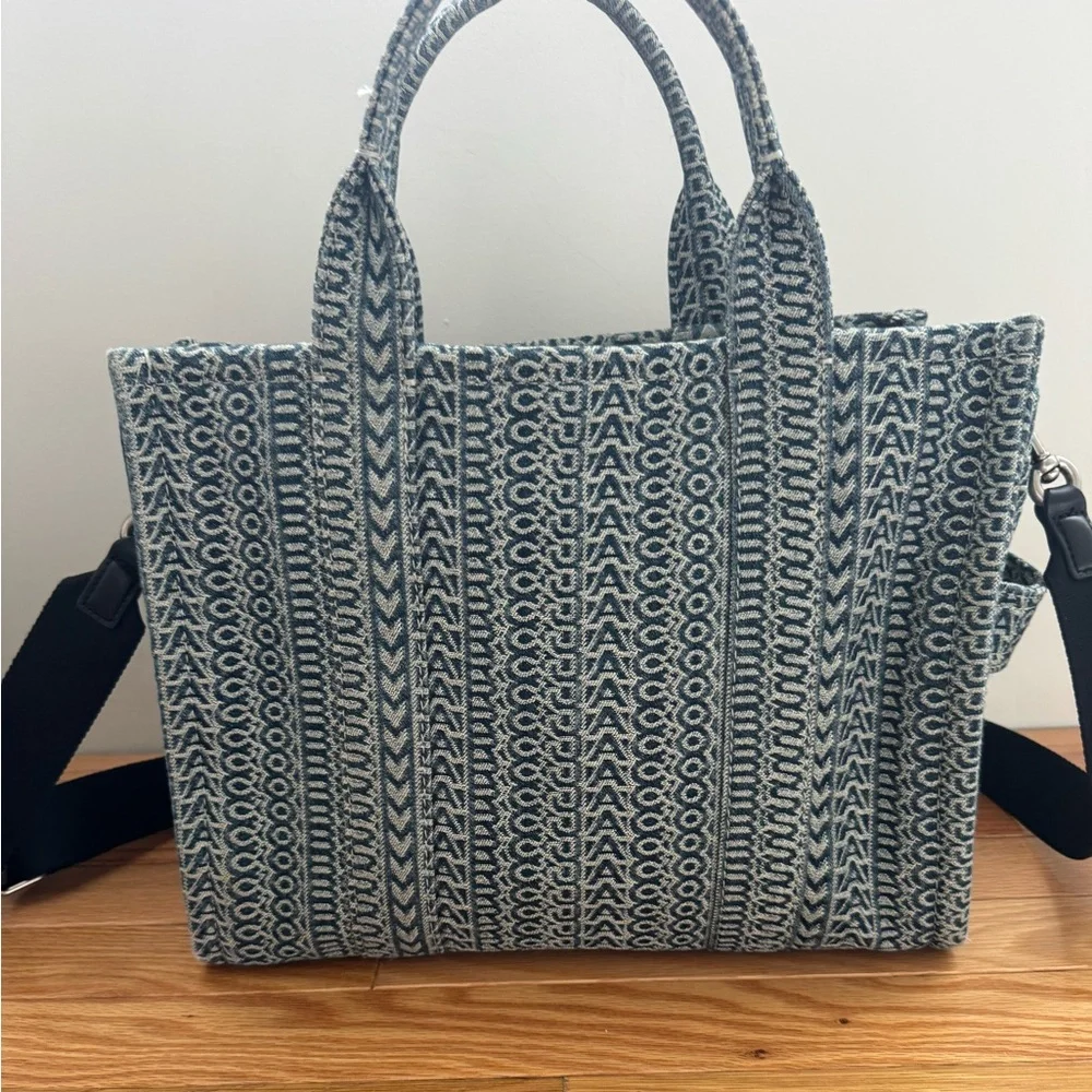 Marc Jacobs The Washed Monogramed Denim Tote - Picture 4 of 10